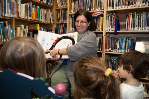 Aileen Grossberg storytelling. jpg