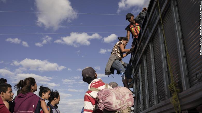 180406180041-mexico-caravan-exlarge-169