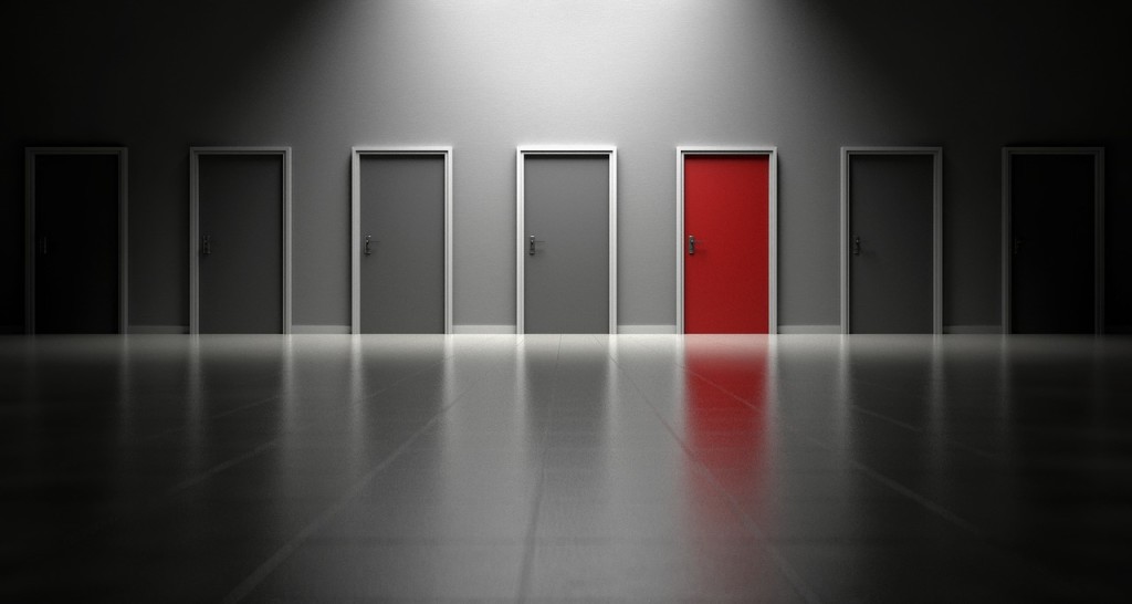 doors-1690423_1280 2